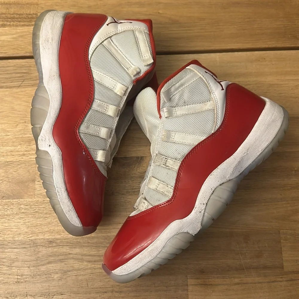 JORDAN 11 retro cherry red